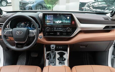 Toyota Highlander, 2025 год, 5 999 000 рублей, 11 фотография