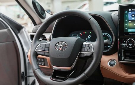 Toyota Highlander, 2025 год, 5 999 000 рублей, 7 фотография