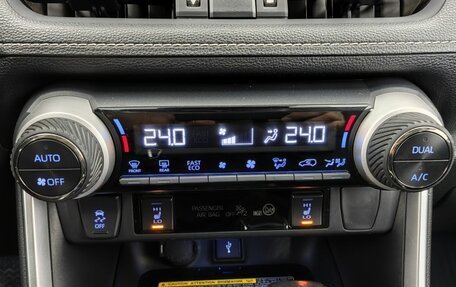 Toyota RAV4, 2021 год, 3 699 000 рублей, 18 фотография