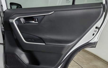 Toyota RAV4, 2021 год, 3 699 000 рублей, 32 фотография