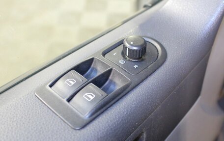 Volkswagen Caravelle T5, 2012 год, 1 759 000 рублей, 15 фотография