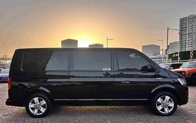Volkswagen Caravelle T6 рестайлинг, 2019 год, 3 740 000 рублей, 1 фотография