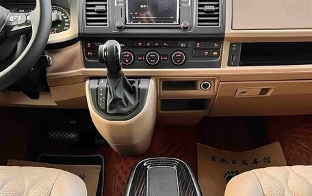 Volkswagen Caravelle T6 рестайлинг, 2019 год, 3 740 000 рублей, 20 фотография