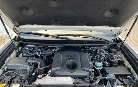 Toyota Land Cruiser Prado 150 рестайлинг 2, 2021 год, 5 899 000 рублей, 10 фотография