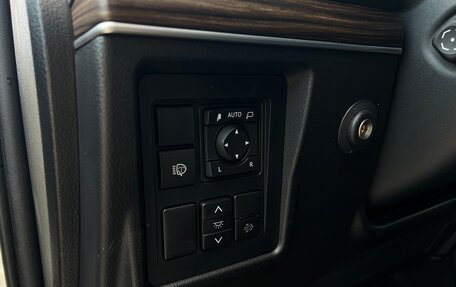 Toyota Land Cruiser Prado 150 рестайлинг 2, 2021 год, 5 899 000 рублей, 19 фотография