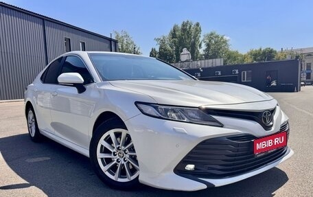 Toyota Camry, 2019 год, 2 570 000 рублей, 1 фотография