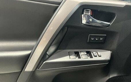 Toyota RAV4, 2019 год, 2 999 000 рублей, 11 фотография