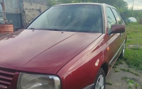 Volkswagen Vento, 1995 год, 285 000 рублей, 1 фотография