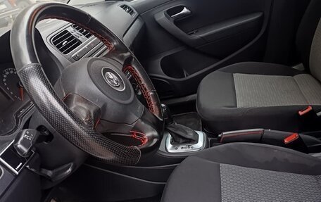 Volkswagen Polo VI (EU Market), 2015 год, 940 000 рублей, 24 фотография