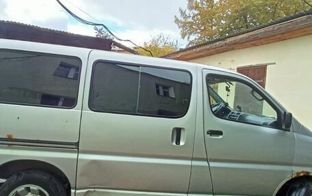 Toyota HiAce, 1999 год, 550 000 рублей, 2 фотография