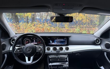 Mercedes-Benz E-Класс, 2019 год, 3 550 000 рублей, 27 фотография