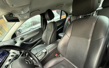Mercedes-Benz E-Класс, 2019 год, 3 550 000 рублей, 28 фотография