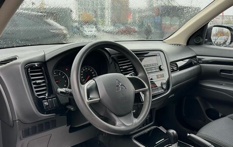 Mitsubishi Outlander III рестайлинг 3, 2018 год, 1 999 000 рублей, 8 фотография
