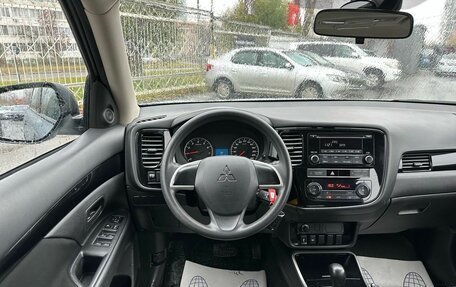 Mitsubishi Outlander III рестайлинг 3, 2018 год, 1 999 000 рублей, 11 фотография
