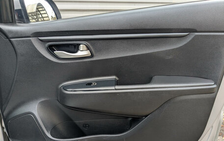 KIA Rio IV, 2021 год, 985 000 рублей, 25 фотография