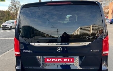 Mercedes-Benz V-Класс, 2017 год, 3 499 000 рублей, 3 фотография