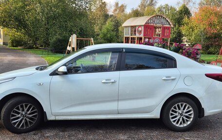 KIA Rio IV, 2018 год, 1 300 000 рублей, 3 фотография