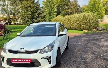 KIA Rio IV, 2018 год, 1 300 000 рублей, 2 фотография