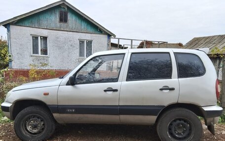 Chevrolet Niva I рестайлинг, 2004 год, 270 000 рублей, 1 фотография