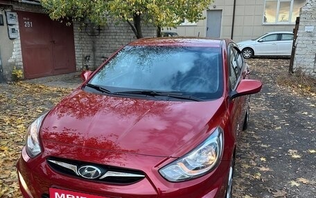 Hyundai Solaris II рестайлинг, 2013 год, 1 000 000 рублей, 1 фотография