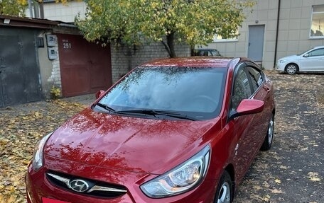 Hyundai Solaris II рестайлинг, 2013 год, 1 000 000 рублей, 12 фотография