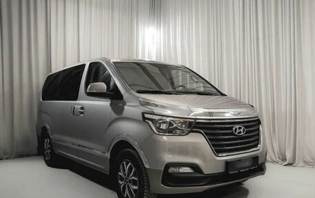 Hyundai Grand Starex Grand Starex I рестайлинг 2, 2018 год, 3 100 000 рублей, 1 фотография