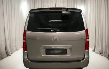 Hyundai Grand Starex Grand Starex I рестайлинг 2, 2018 год, 3 100 000 рублей, 5 фотография