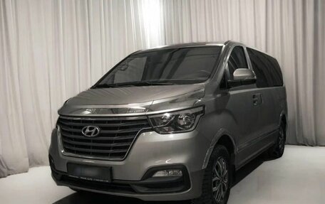 Hyundai Grand Starex Grand Starex I рестайлинг 2, 2018 год, 3 100 000 рублей, 3 фотография