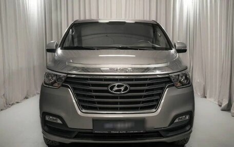 Hyundai Grand Starex Grand Starex I рестайлинг 2, 2018 год, 3 100 000 рублей, 2 фотография