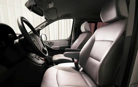 Hyundai Grand Starex Grand Starex I рестайлинг 2, 2018 год, 3 100 000 рублей, 12 фотография