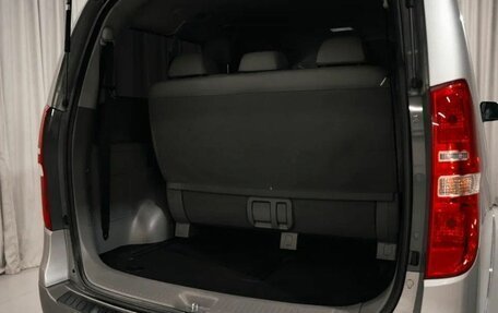 Hyundai Grand Starex Grand Starex I рестайлинг 2, 2018 год, 3 100 000 рублей, 14 фотография