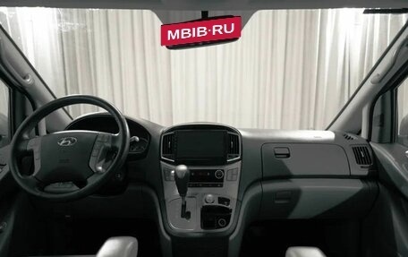 Hyundai Grand Starex Grand Starex I рестайлинг 2, 2018 год, 3 100 000 рублей, 11 фотография
