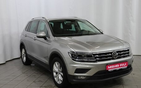 Volkswagen Tiguan II, 2018 год, 2 299 000 рублей, 3 фотография