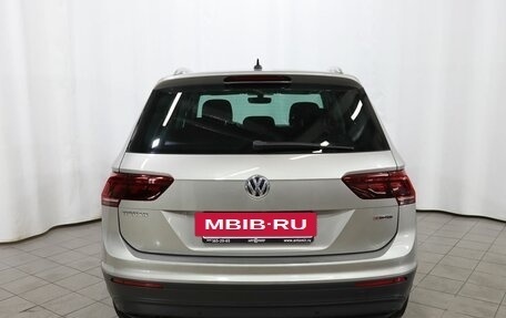 Volkswagen Tiguan II, 2018 год, 2 299 000 рублей, 5 фотография