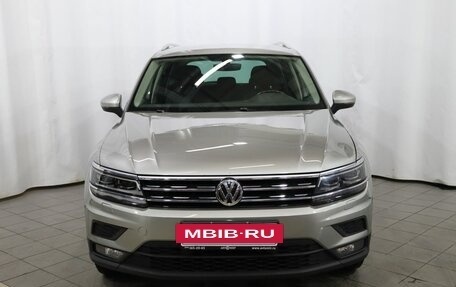 Volkswagen Tiguan II, 2018 год, 2 299 000 рублей, 2 фотография