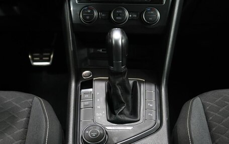 Volkswagen Tiguan II, 2018 год, 2 299 000 рублей, 18 фотография