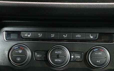 Volkswagen Tiguan II, 2018 год, 2 299 000 рублей, 19 фотография