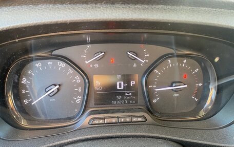 Peugeot Traveller I, 2018 год, 2 120 000 рублей, 3 фотография