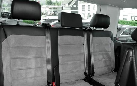 Volkswagen Multivan T6 рестайлинг, 2022 год, 5 670 000 рублей, 9 фотография