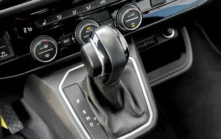 Volkswagen Multivan T6 рестайлинг, 2022 год, 5 670 000 рублей, 6 фотография