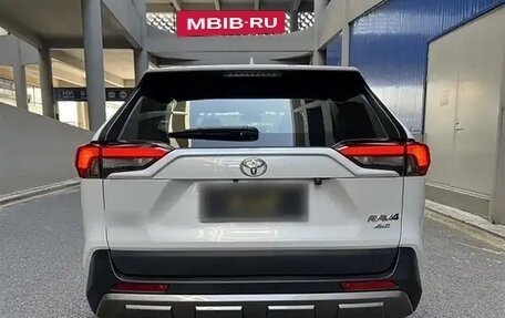 Toyota RAV4, 2022 год, 2 700 000 рублей, 3 фотография