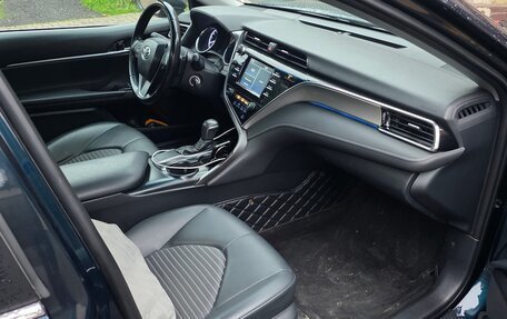 Toyota Camry, 2018 год, 2 050 000 рублей, 3 фотография