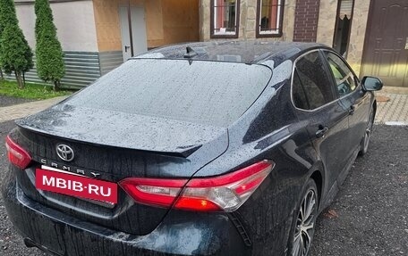 Toyota Camry, 2018 год, 2 050 000 рублей, 4 фотография
