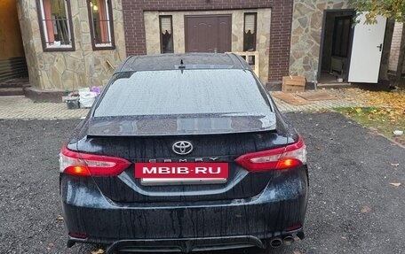 Toyota Camry, 2018 год, 2 050 000 рублей, 5 фотография