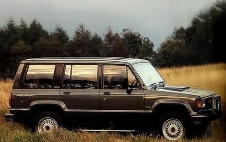 Isuzu Bighorn II, 1989 год, 375 000 рублей, 1 фотография