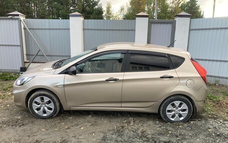 Hyundai Solaris II рестайлинг, 2012 год, 560 000 рублей, 3 фотография