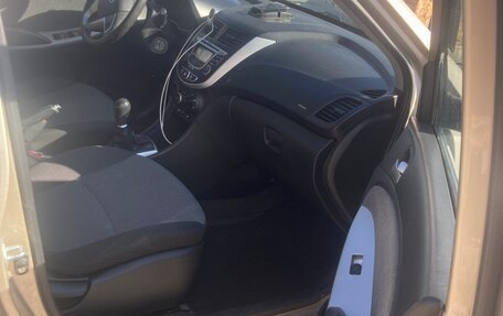 Hyundai Solaris II рестайлинг, 2012 год, 560 000 рублей, 9 фотография