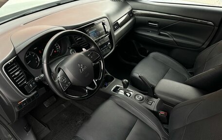 Mitsubishi Outlander III рестайлинг 3, 2016 год, 1 950 000 рублей, 8 фотография
