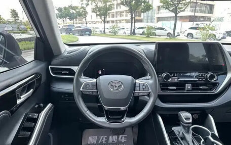 Toyota Highlander, 2024 год, 5 300 000 рублей, 13 фотография