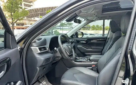 Toyota Highlander, 2024 год, 5 300 000 рублей, 12 фотография